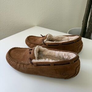 UGG Tan Suede Dakota Moccasin Slippers Women’s Size 8